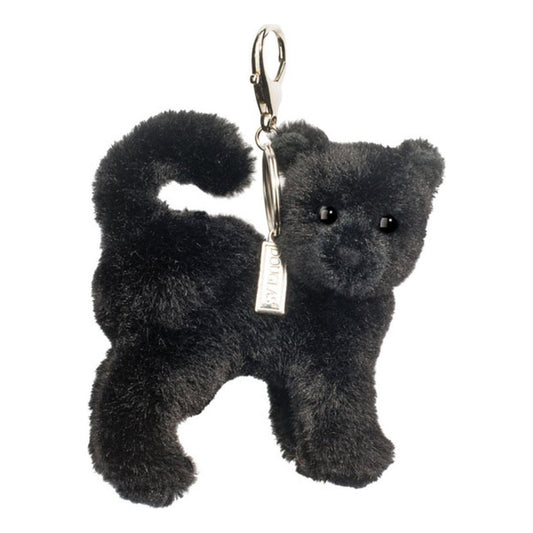 Det här är en svart katt från Douglas Cuddle Toys. Liten stående katt med kort, tät och lätt blank svart päls. Nos, öronens insida, mage och tassar har samma svarta färg och samma korta, täta, lätt blanka yta. Ögonen är runda och svarta, nosen är liten, svart och triangulär. Inga tydliga tecken, sockor eller fläckar syns. Hen står naturligt på alla fyra med svansen böjd uppåt. Inga kläder och inget i tassarna. Minen verkar nyfiken och vaken.